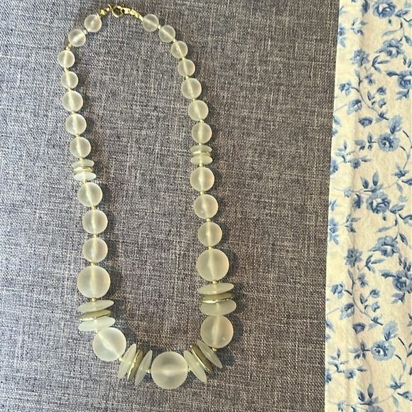 Clear White Silver Gold Beaded Necklace Versatile Excellent Condition - Picture 4 of 8
